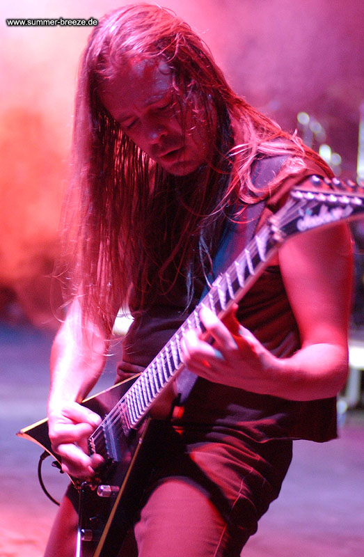 Bild eines Mitglieds der Band Children Of Bodom beim Live-Auftritt.